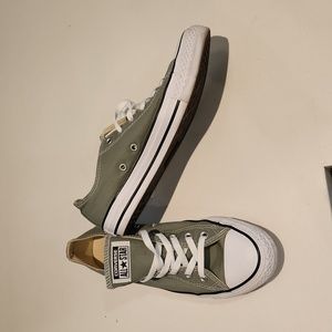 Chuck Taylor All Star low top. Wmans 9 or men's 7. Olive & white. Very new